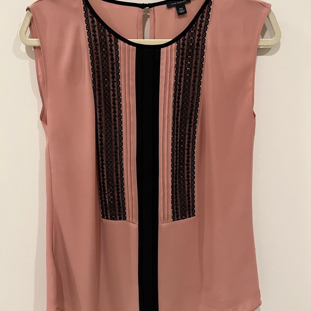 Ann Taylor blouse XS. Dusty rose with black lace detail.